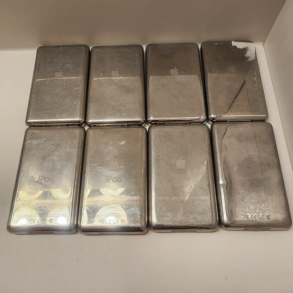 1X Apple iPod Classic 5th Generation white 30GB with accessories MP3 Music Playe - Picture 2 of 16